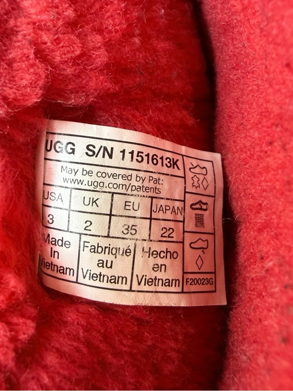 Ugg Youth Size 3 Classic II Gel Red Hearts Short Mid Boots Plush - Picture 15 of 16